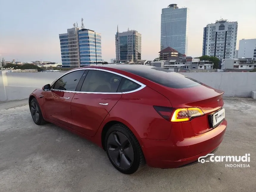 2019 Tesla Model 3 Standard Range Sedan