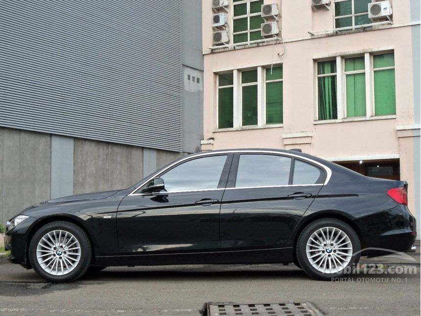2014 BMW 320i Luxury Sedan