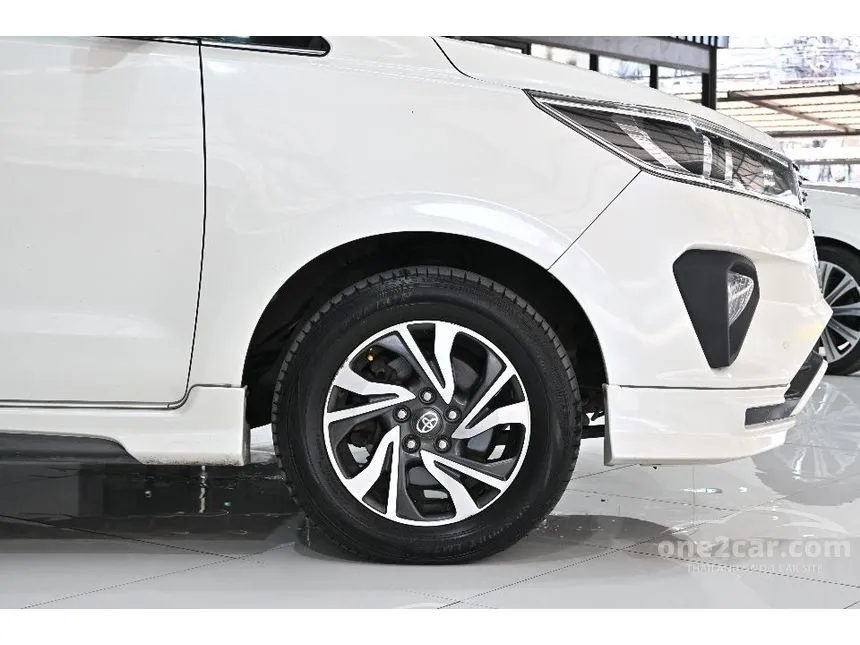 2021 Toyota INNOVA Crysta Wagon