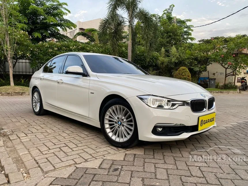 Jual Mobil BMW 320i 2018 Luxury 2.0 di DKI Jakarta Automatic Sedan ...