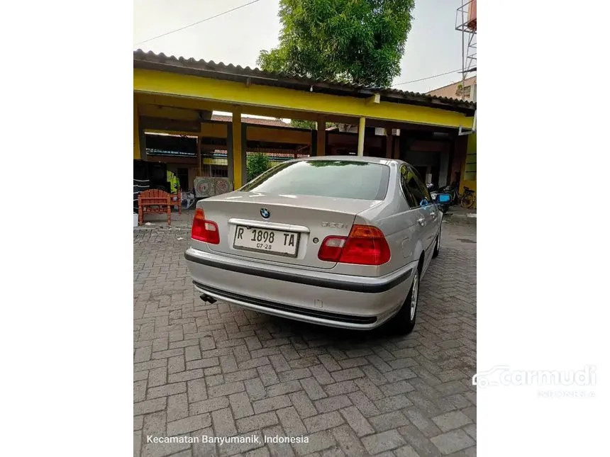 2000 BMW 323i Sedan