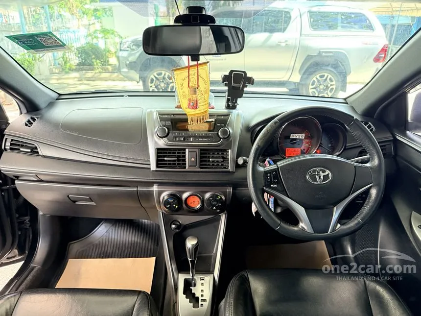 2013 Toyota YARIS G Hatchback