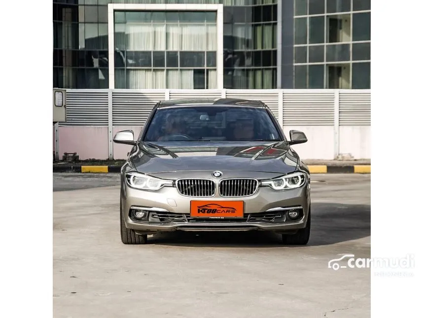 2018 BMW 320i Luxury Sedan