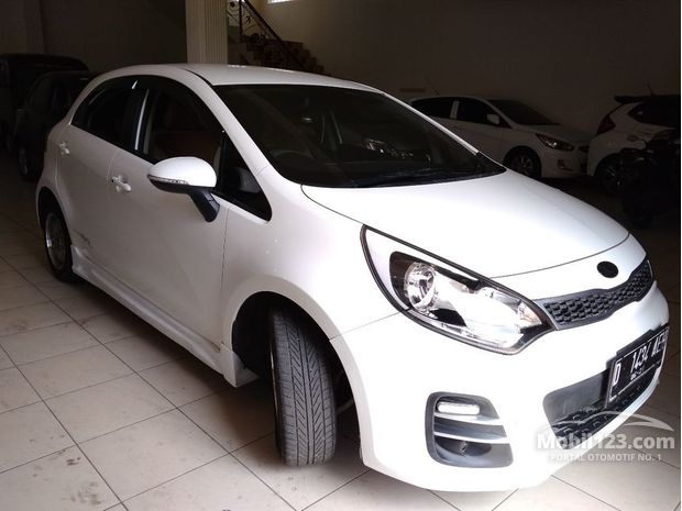 KIA Rio Mobil Bekas Baru dijual di Indonesia - Dari 212 