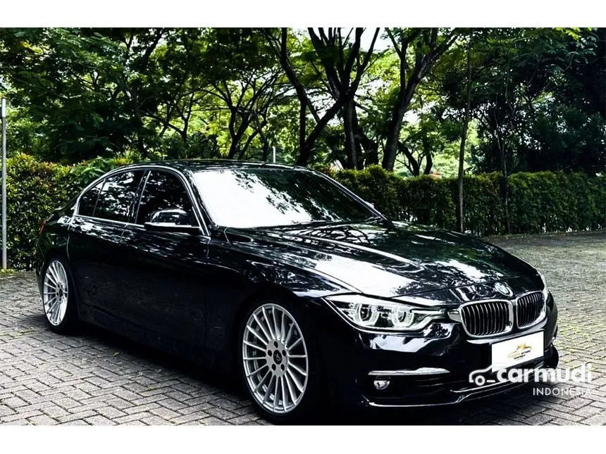 2018 BMW 320i Luxury Sedan