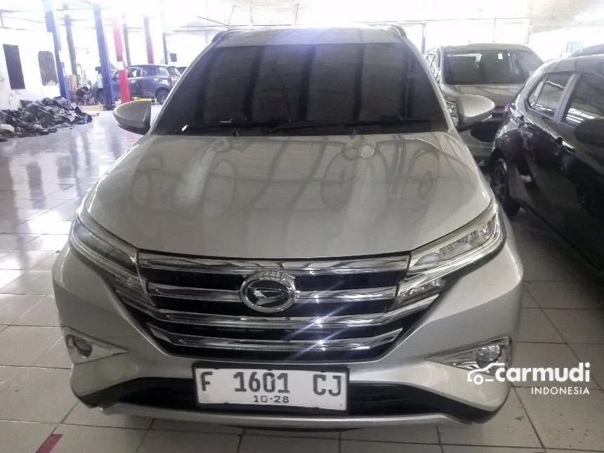 Jual Mobil Daihatsu Terios 2018 R Deluxe 1.5 di Jawa Timur Automatic SUV Silver Rp 183.000.000