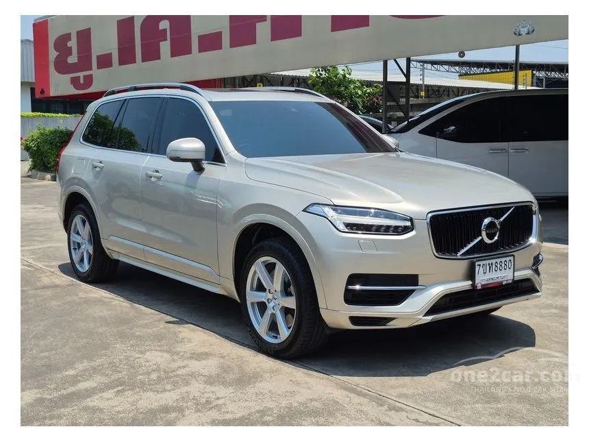 2020 Volvo XC90 T8 Momentum SUV