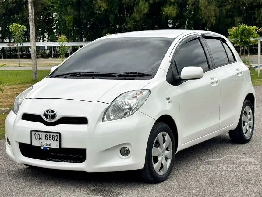 2013 Toyota YARIS J Hatchback