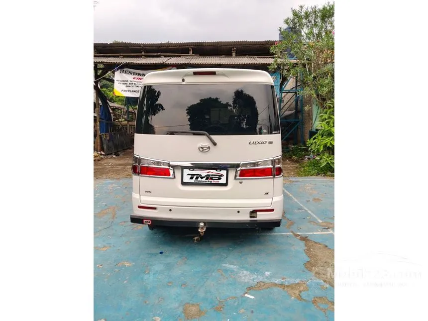 2015 Daihatsu Luxio X Van