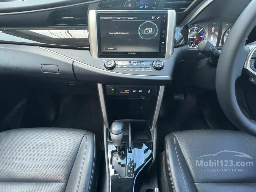 2022 Toyota Kijang Innova Venturer MPV