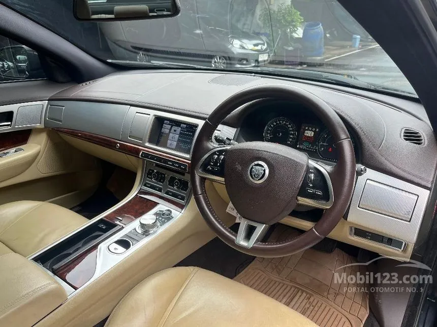 2011 Jaguar XF V6 Sedan