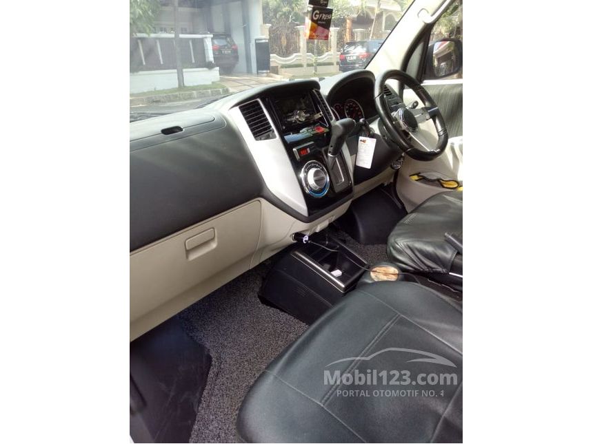 2017 Daihatsu Luxio X MPV