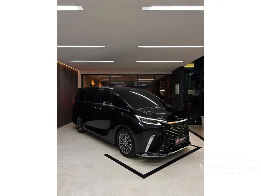 2025 Lexus LM 350 7 Seater MPV