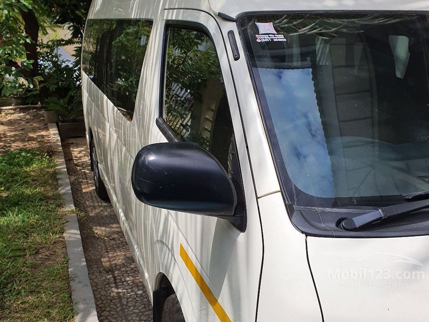 2014 Toyota Hiace High Grade Commuter Van