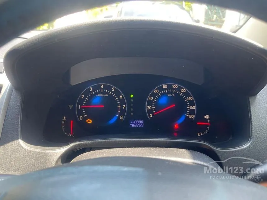 2012 Mazda 8 MPV