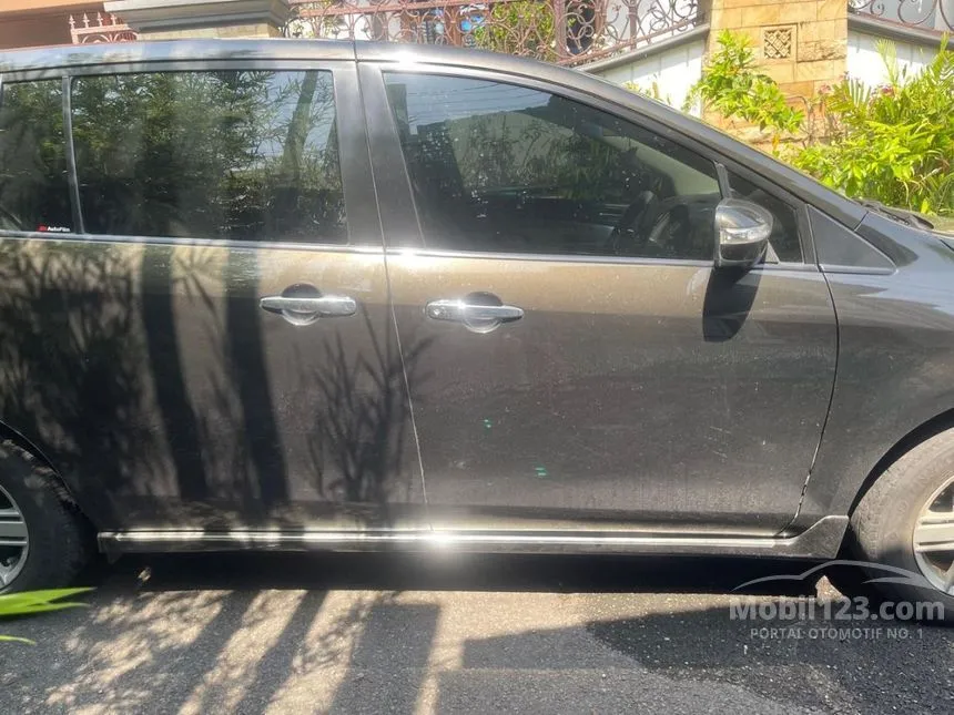 2012 Mazda 8 MPV