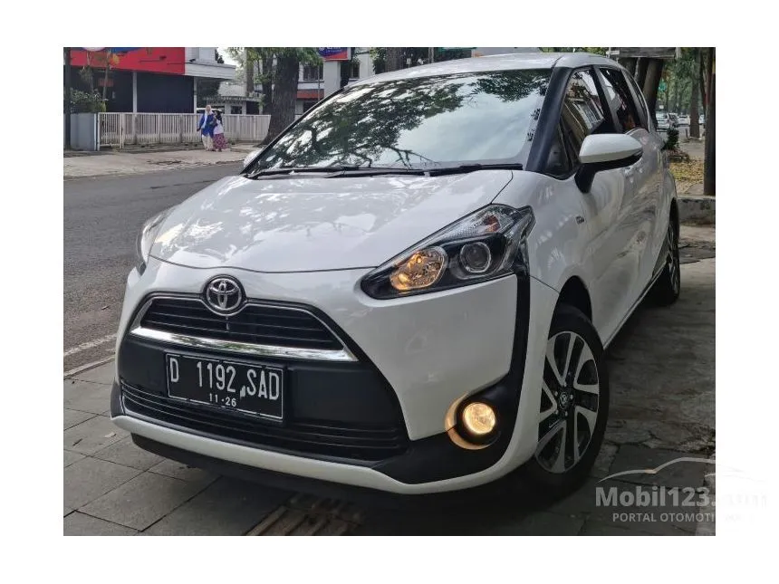 Jual Mobil Toyota Sienta 2016 V 1.5 di Jawa Barat Automatic MPV Putih Rp 183.000.000