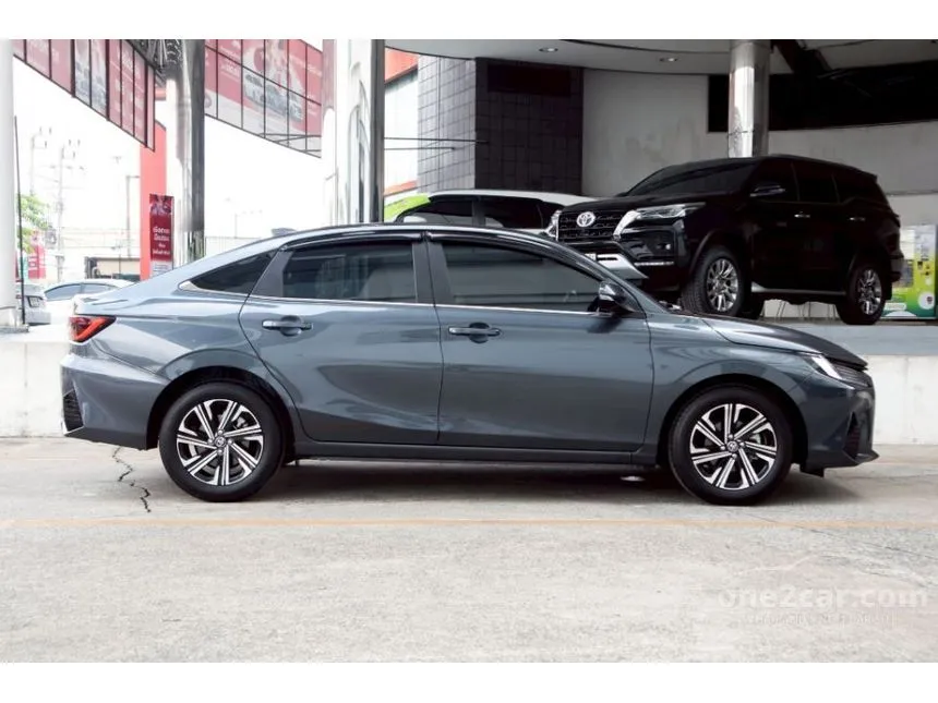 2024 Toyota Yaris Ativ Premium Sedan