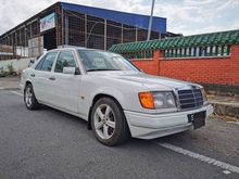 1989 Mercedes-Benz 230E 2.3 Base Spec Sedan