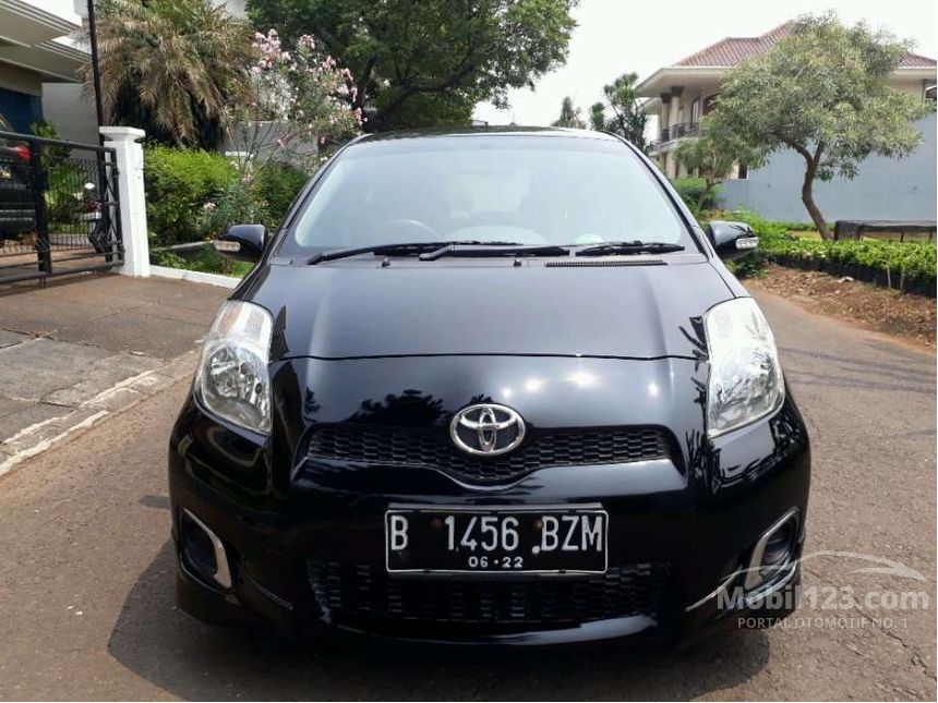 2012 Toyota Yaris E