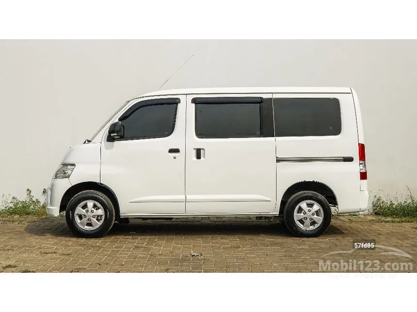 2022 Daihatsu Gran Max Mini Bus D Van