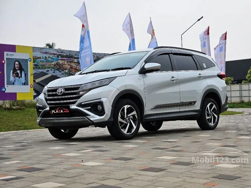 Jual Mobil Toyota Rush 2022 S GR Sport 1.5 di Banten Automatic SUV Silver Rp 226.000.000