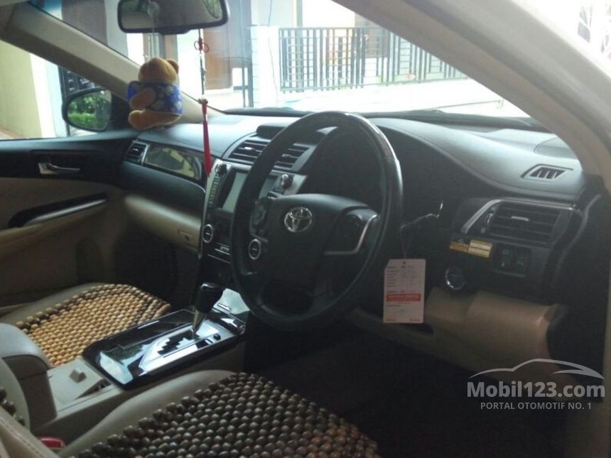 2014 Toyota Camry Hybrid Hybrid Sedan