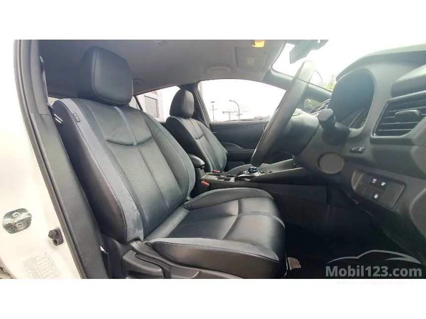 2023 Nissan Leaf (2 Tone) Hatchback