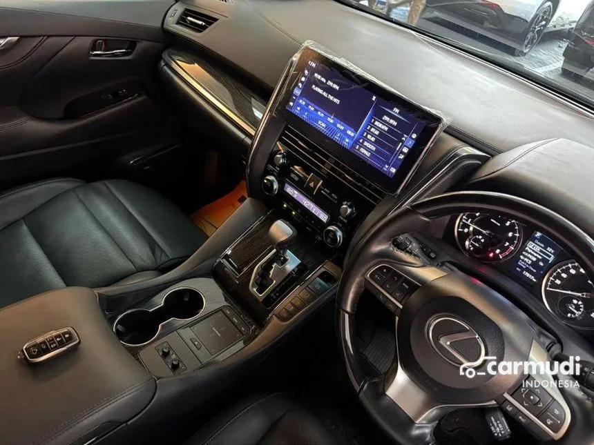 2022 Lexus LM 350 7 Seater MPV