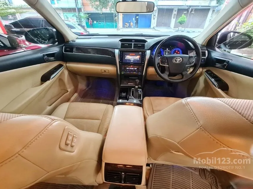 2016 Toyota Camry V Sedan