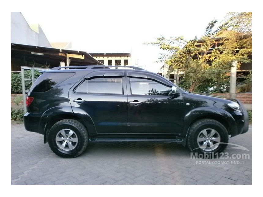 Jual Mobil Toyota Fortuner 2005 V 2.7 di Jawa Tengah 