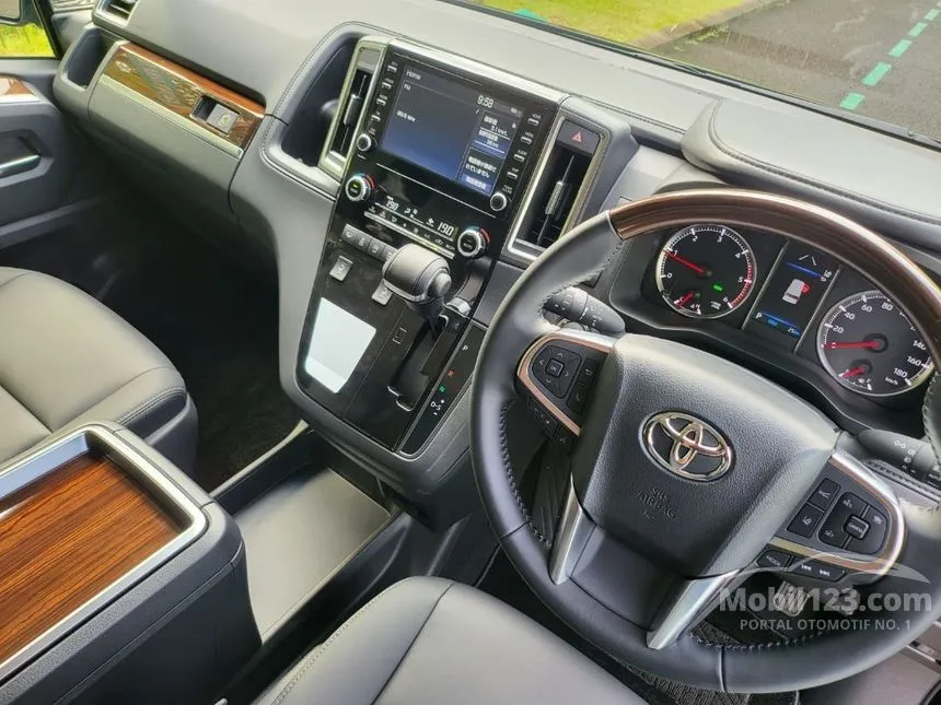 2023 Toyota GranAce Premium Wagon