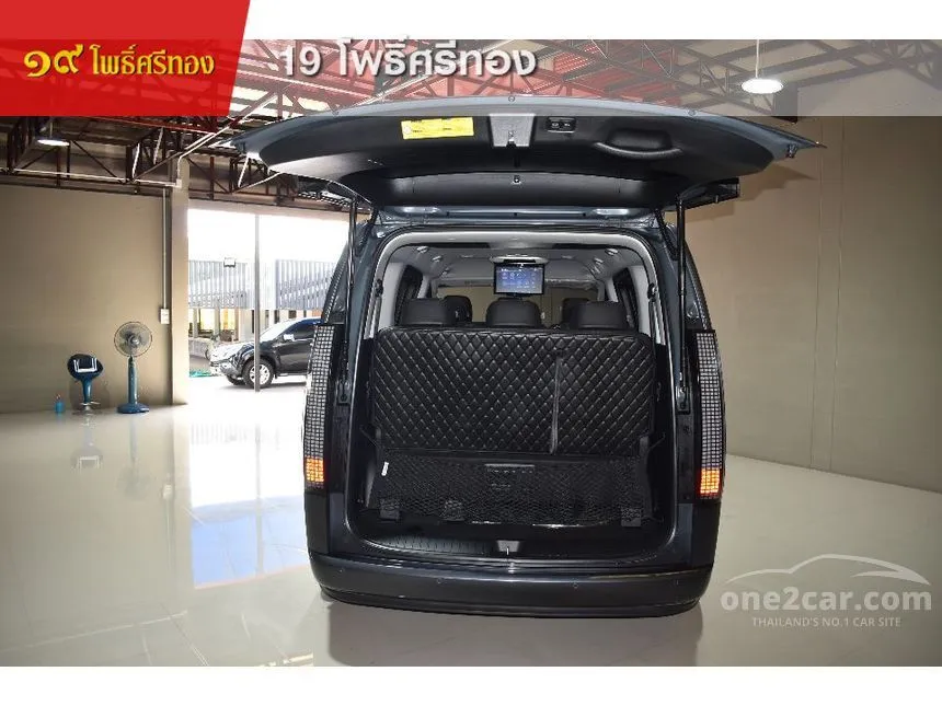 2023 Hyundai Staria SEL Van
