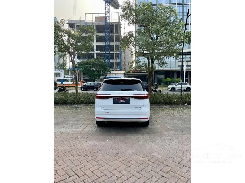 2025 BYD M6 Standard 7 Seater MPV