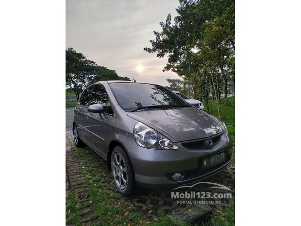 Honda Jazz Mobil bekas dijual di Jawa-timur Indonesia 