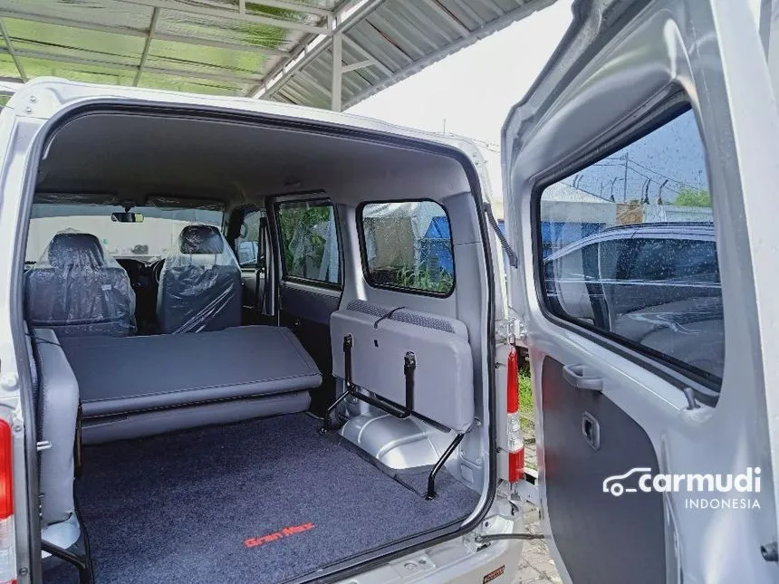 2025 Daihatsu Gran Max Mini Bus D PS Van