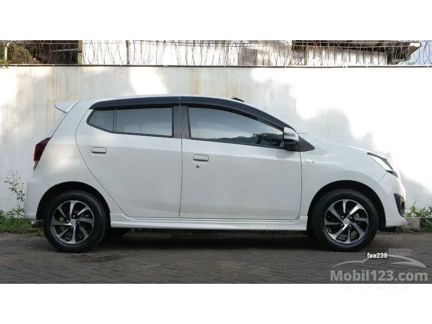 2019 Daihatsu Ayla R Hatchback