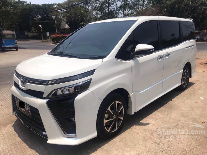 Toyota voxy 2019 фото