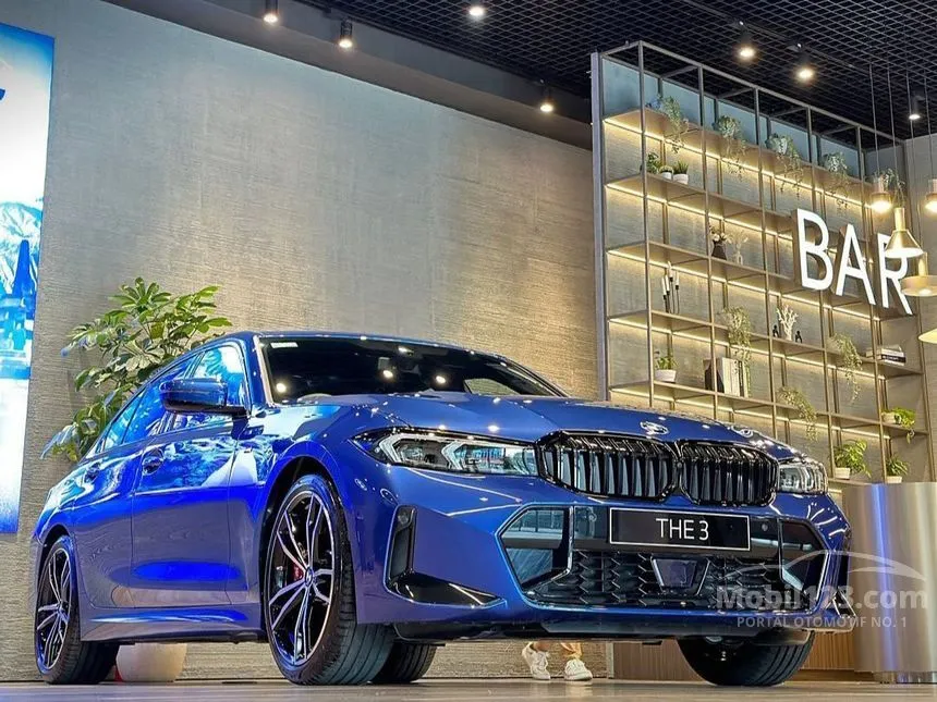Jual Mobil BMW 330i 2024 M Sport Pro 2.0 di DKI Jakarta Automatic Sedan Biru Rp 1.140.000.000