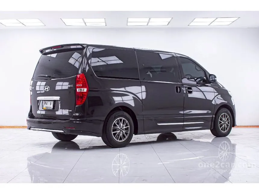 2022 Hyundai H-1 Elite NS Van