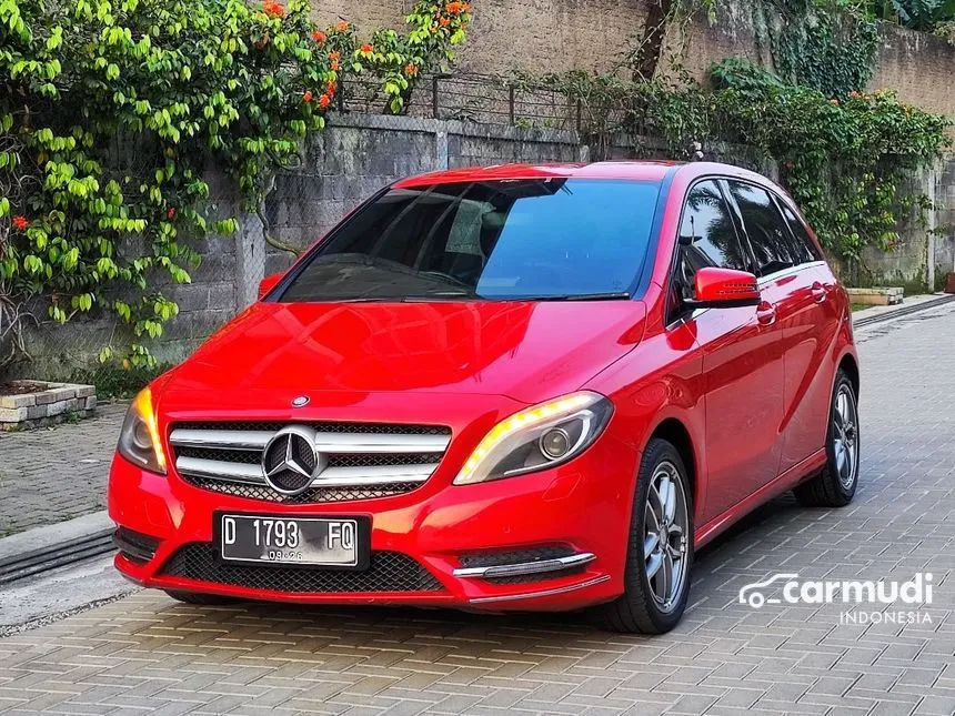 2012 Mercedes-Benz B200 Urban Hatchback