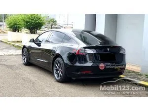 2021 Tesla Model 3 Standard Range Plus Sedan