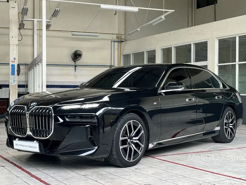 2024 BMW 735i M Sport Sedan
