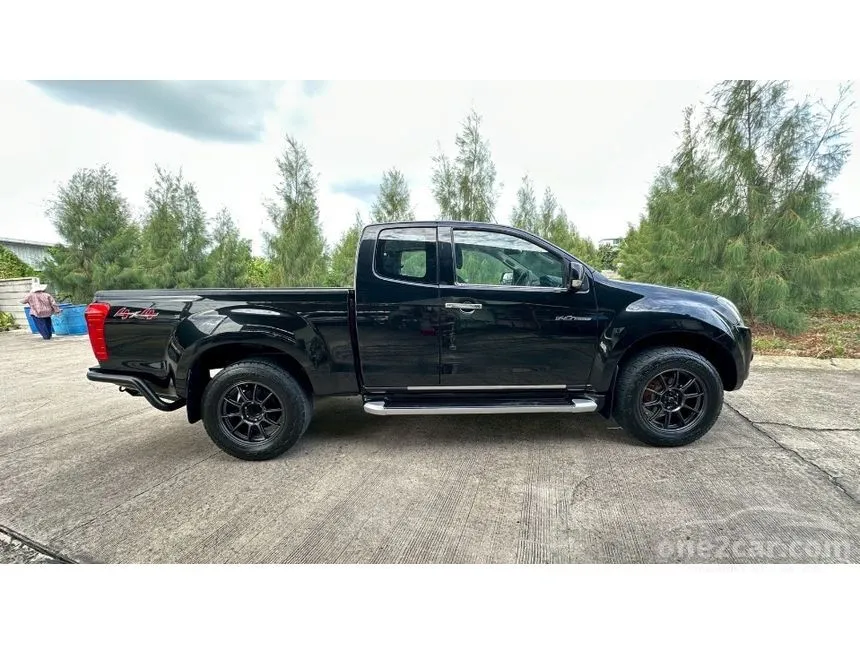 2016 Isuzu D-MAX Vcross Z Space Cab Pickup
