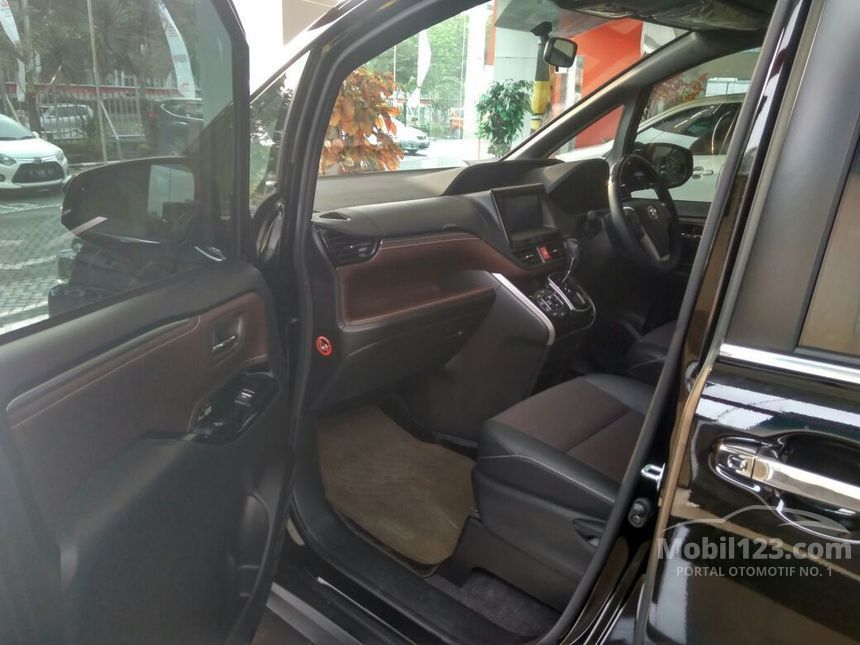 Jual Mobil  Toyota Voxy  2019 R80 2 0 di Banten Automatic 