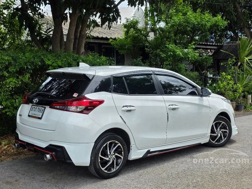 2019 Toyota YARIS Mid Hatchback