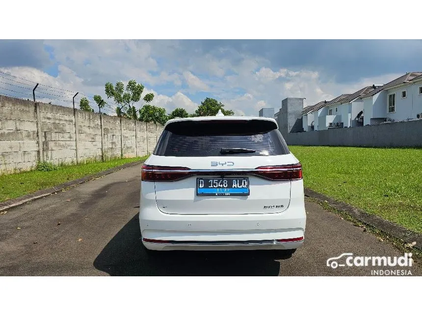 2024 BYD M6 Superior Captain 6-seater MPV