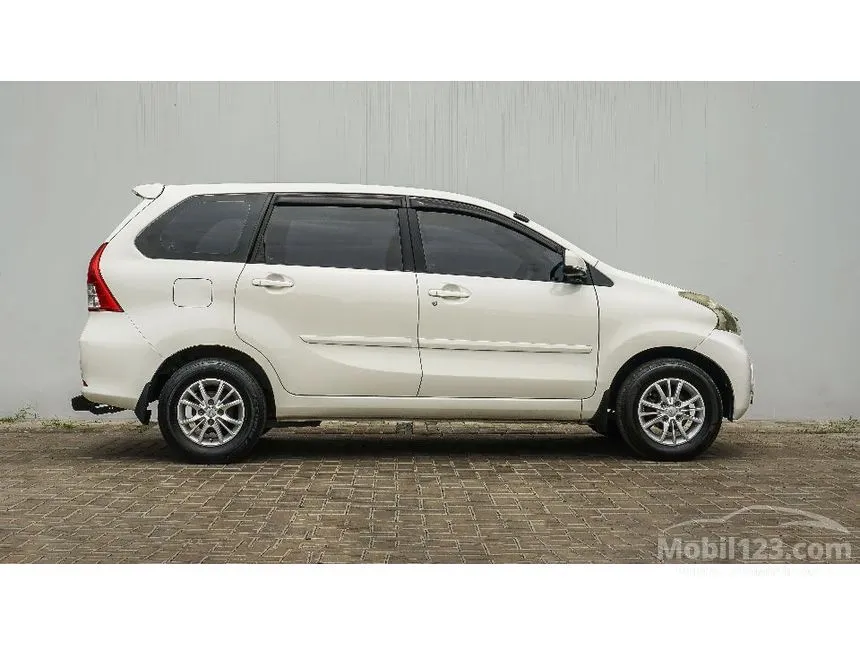 2012 Daihatsu Xenia R Deluxe MPV