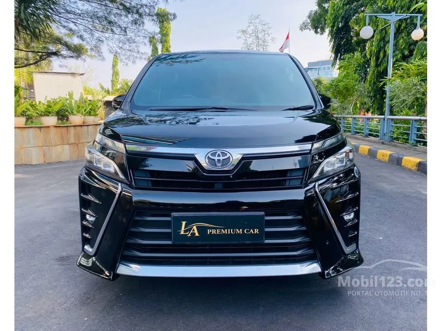 2018 Toyota Voxy MPV