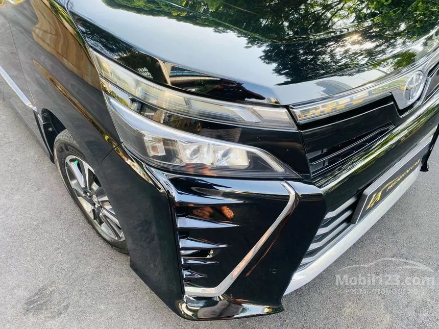 2018 Toyota Voxy MPV